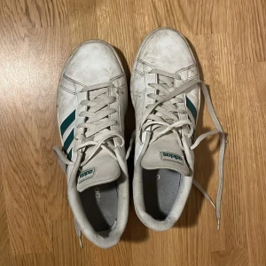 Adidas skor - Säljer mina Adidas skor köpt förra året, nypris: 699kr