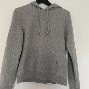 Hoodie - Grå hoodie från hm