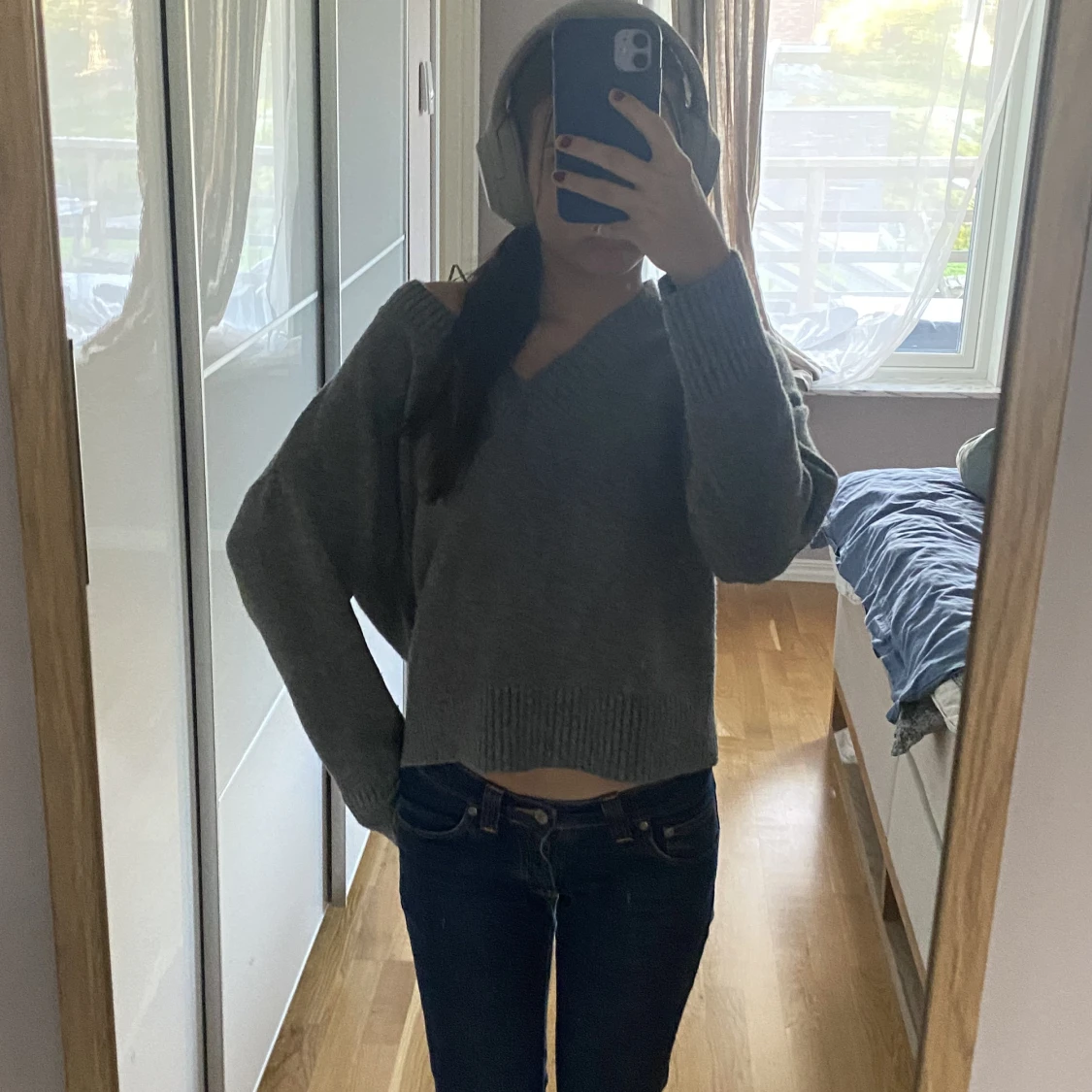 V-ringad stickad grå tröja - 90