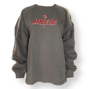 Nike tröja  - I okej skick! Skyltdockan använder vanligtvis storlek XS. 