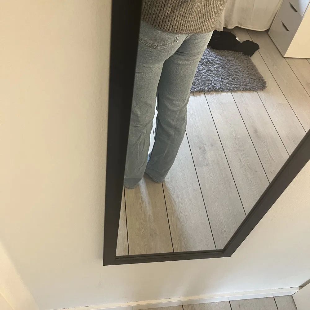 Raka jeans från NAKD strl 32 men passar även 34. Jeans & Byxor.