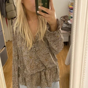 Topp - Så fin blus! Storlek S