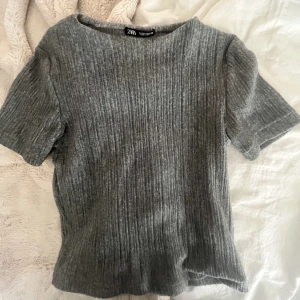 Tshirt - Snygg topp från Zara som tyvärr inte kommer till användning💕