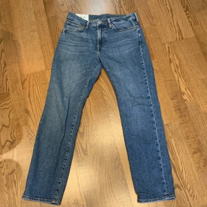 Jeans - Jeans i regular fit, 10/10 skick knappt använda. Säljer pga för små för mig. 