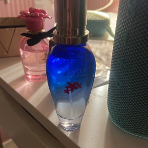 Escada parfym! - Säljer denna jätte god doftande fräscha parfym från escada då den aldrig har kommit till användning och behöver rensa ut. Helt oanvänd söker efter en snabb affär.