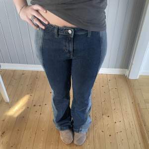 säljer dessa snygga jeans då dom inte kommer till användning!! endast provade❣️ Jeansen är en storlek 32 och sitter bra på mig som är 168 och vanligtvis har storlek M i jeans💖