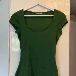 Blus - En jätte vacker tight topp/blus som tyvärr inte kommer till användning, hör av er om ni är intresserade🥰