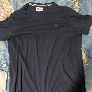 Tommy Hilfiger t shirt  - Tommy Hilfiger/jeans t shirt i storlek M