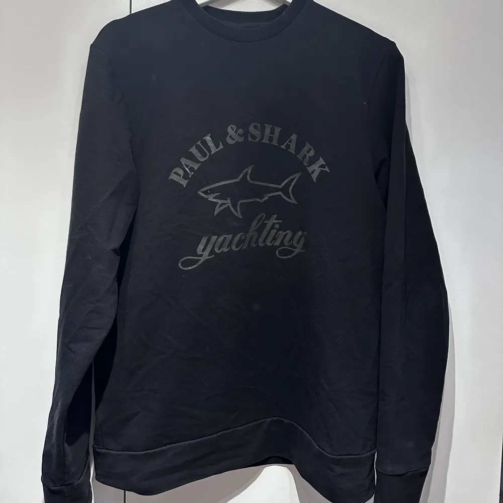 En Paul shark sweatshirt i storlek S som är använd ett tiotal gånger . Tröjor & Koftor.