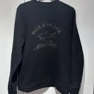 En Paul shark sweatshirt i storlek S som är använd ett tiotal gånger 