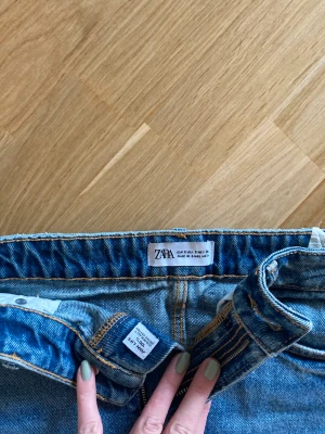 Jeanskjol  - Söt liten jeanskjol som inte används tillräckligt för att stanna kvar här hemma, hoppas den kan tjäna sitt syfte hos någon annan🌸