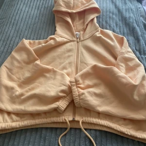 Kofta  - Kofta orange från HM sällan använt snygg och bra kvalitet 