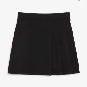 Tennis kjol  - Säljer min oanvända tennis kjol ifrån hm köparen står för frakt💕