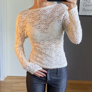 Spetstopp  - Vit långärmad spetstopp i storlek S ✨ så himla fin