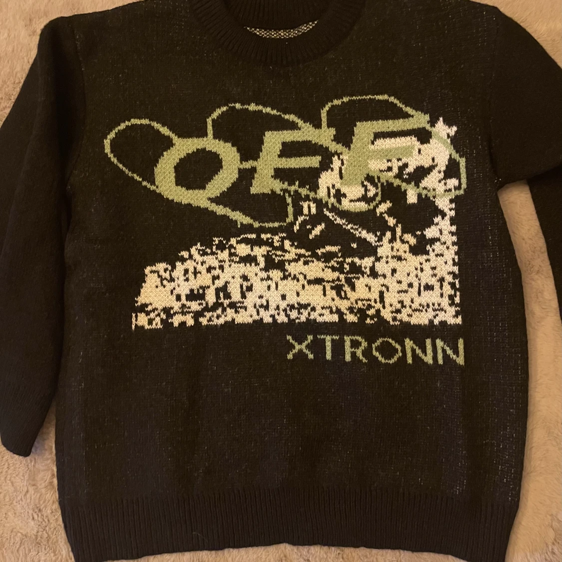 Off Tröja storlek M