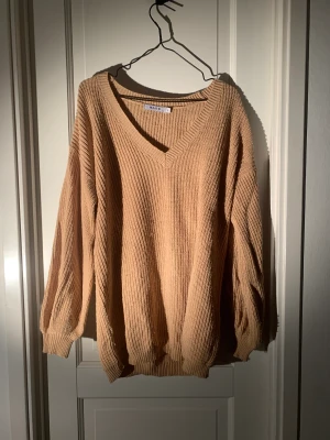 Tröja - En sticka ströva ifrån NAKD. Knappt anvönd