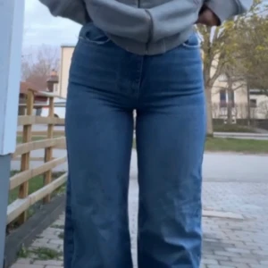 Blå straight jeans - Endast använda den gången som bilden visar alltså 1 gång❤️