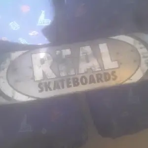 En fin real skateboard i storlek 7,75 använd några få gånger