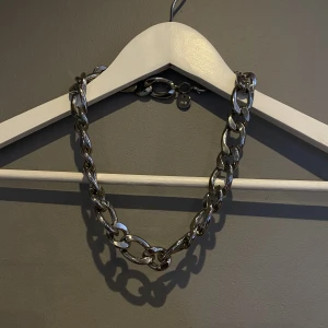 Halsband kedja - Kedjehalsband från Våga. Aldrig använd.