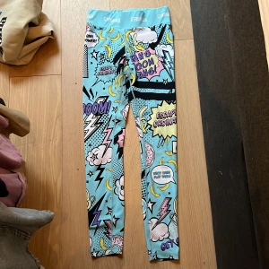 Stranger thights  - Super snygga helt nya stranger thights som endast använts 1 gång