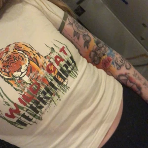 Babytee - Inga fel Barnstorlek men skulle säga passar xs typ