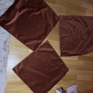 Kuddfodral - Sammet guld brun 