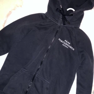 PeakPerformance zip hoodie  - PeakPerformance zip hoodie i nyskick! 🤍Nypris: 1200