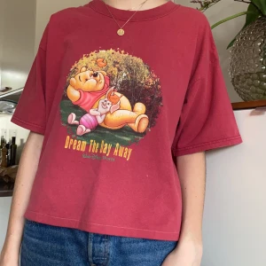 Disney t-shirt - Vintage t-shirt från beyond retro med nalle puh tryck. Omsydd i längden.