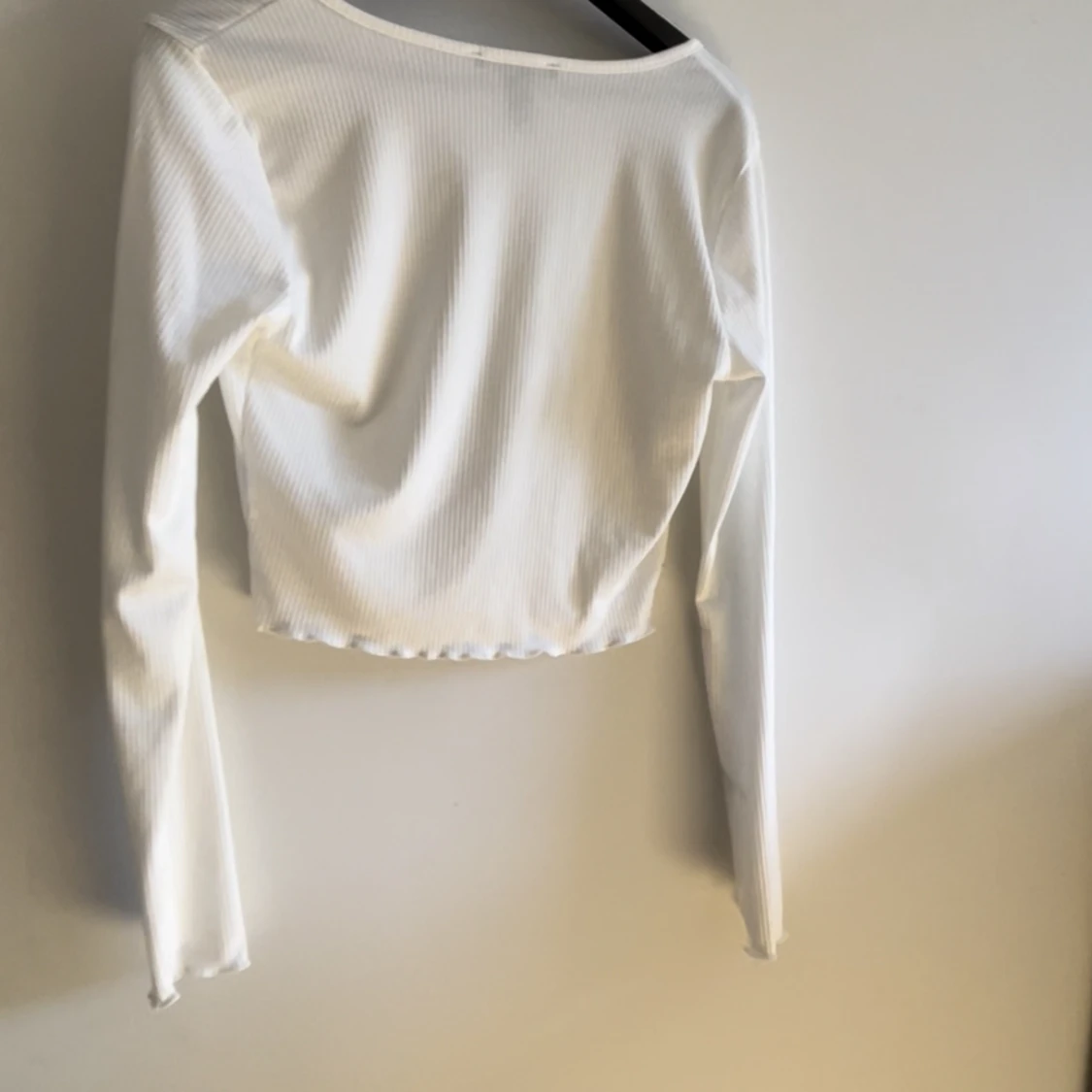 Vit topp med silver fjärilar - 91