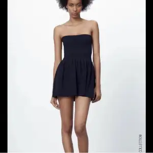 Zara klänning mörkblå storlek S aldrig använd