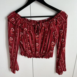 blus - Jättefin blus från HM, knappt använd. Säljer då jag inte använder den🥰