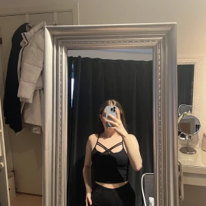 Crop top - Snygg crop top från Gina