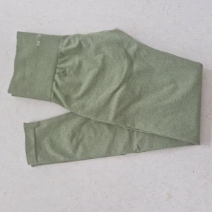 Nvgtn gymbyxor storlek s - Använda en gång, ny skick.  Storlek Small.   