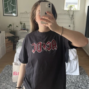 AC/DC tshirt  - AC/DC tshirt från H&M 
