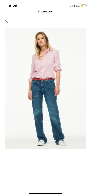 Cargo byxor - Säljer dessa jeans från zara som inte kommer till användning. Jag är 1,67 och har storlek 36 i jeansen, dem sitter bra på mig överallt. Köparen står för frakten!