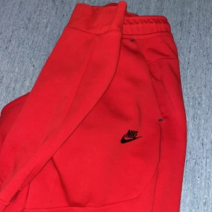 Nike tech fleece  - Nice tech fleece byxor. Mycket  bra skick. Köpta på jd sport. 
