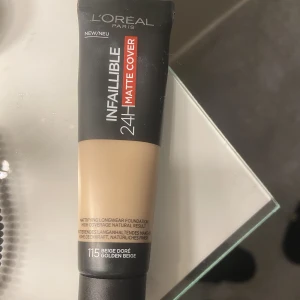 Foundation  - Helt ny foundation, beställde i fel färg🤍