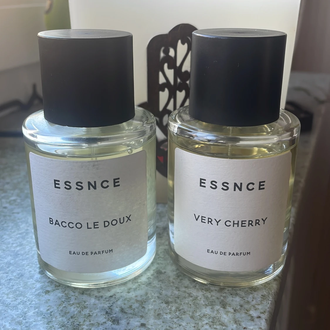 Två parfymer från ESSNCE