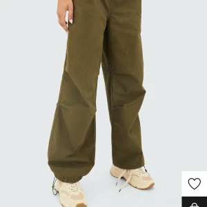 Cargobyxor XS - Cargobyxor från stradivarius nyskick i storlek xs. Nypris 399 