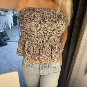 Kjol/topp - Säljer denna fina kjol som jag använder som topp istället. Supersöt till sommaren❣️