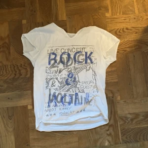 Zadig tröja - Säljer min eftertraktade Zadig & Voltaire tröja💗 står ingen storlek och minns inte vilken storlek jag köpte den i men passar som en xs/s