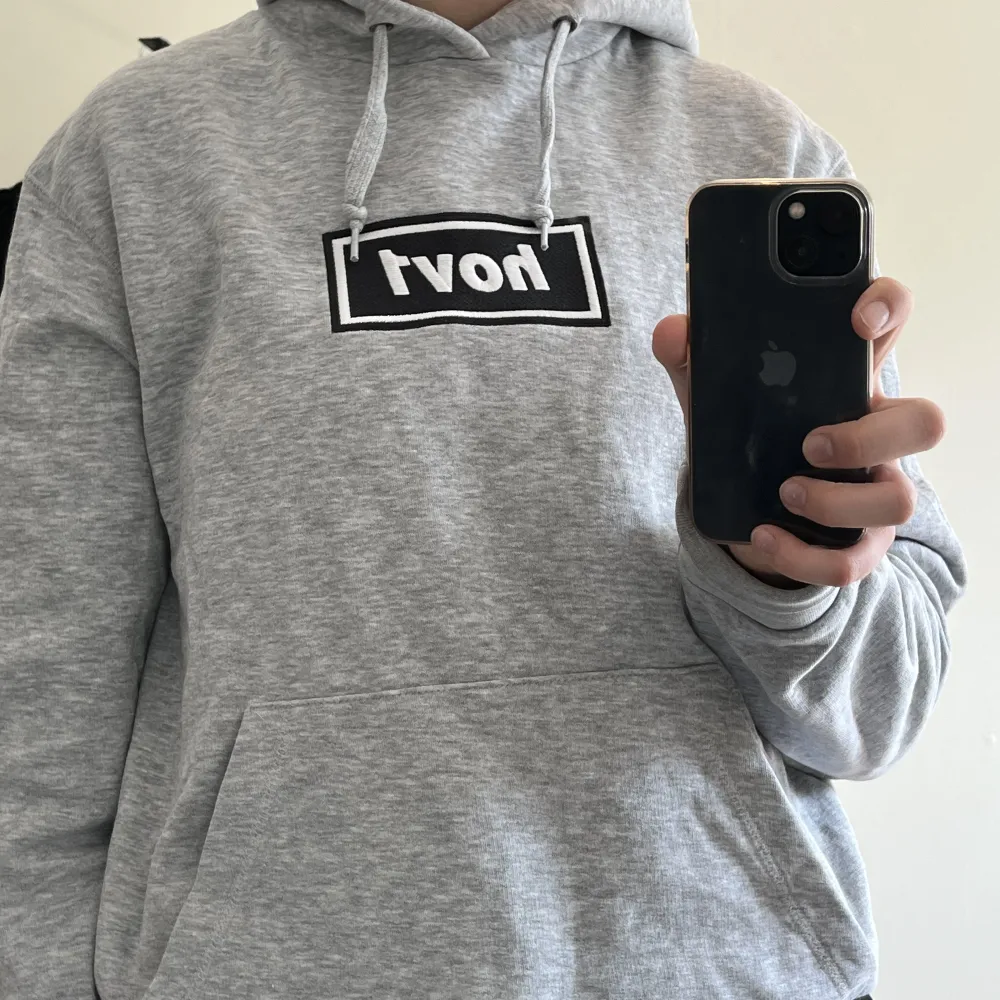 Hov1 merch💥 Säljer pga att jag inte använder.  Använd fåtal gånger.  Nypris: 600 kr . Hoodies.