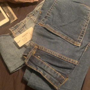 Jeans  - Två skinny jeans en helt oanvänd och en använt Max 10 gånger.  Köpta i lager 157  Anledning till varför jag säljer dom är för att jag inte använder skinny jeans längre.  Orginal pris 200 per byxa  Säljer båda för 100kr Pris kan diskuteras!!!!