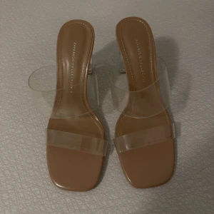 Zara Klackar - Zara klackar, oanvända, endast testade hemma. Storlek 38. Priset är inkl frakt