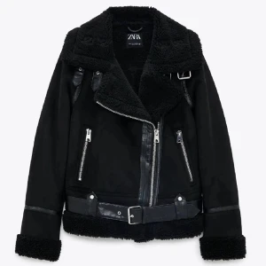 Zara mockajacka - Säljer denna fina mockajacka ifrån Zara. Den är i storlek XS men pssar S (fint skick). Hör av dig vid fler frågor/bilder💕