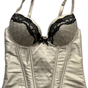 Korsett - Söt coquette kostett med spets och broderi🪷🤍