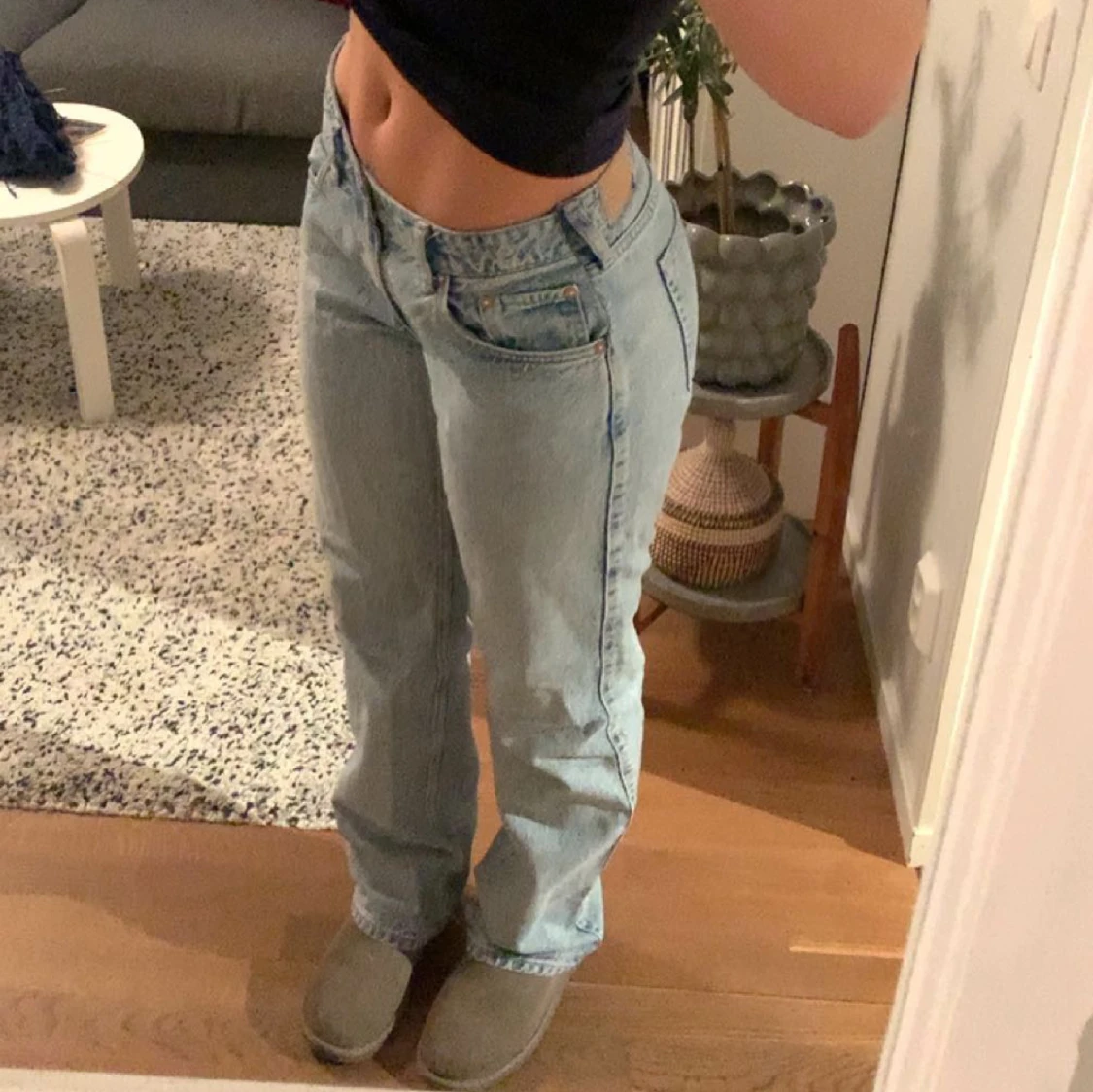 Low arrow jeans