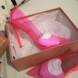 Barbie klackar - Super snygga klackskor. De är ifrån London. De är som nya.