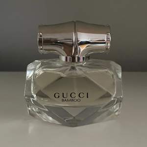 Gucci Bamboo parfym EdT 💓Har bara sprayat ett par gånger och säljer den då lukten inte riktigt passar mig!