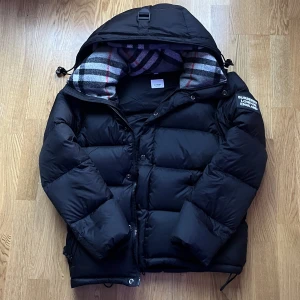 Burberry Jacka - Storlek M men passas Small